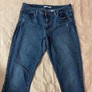 711 Levi’s skinny jeans